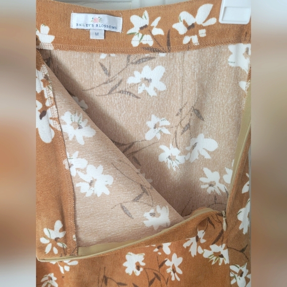 Corduroy skirt - Picture 2 of 2